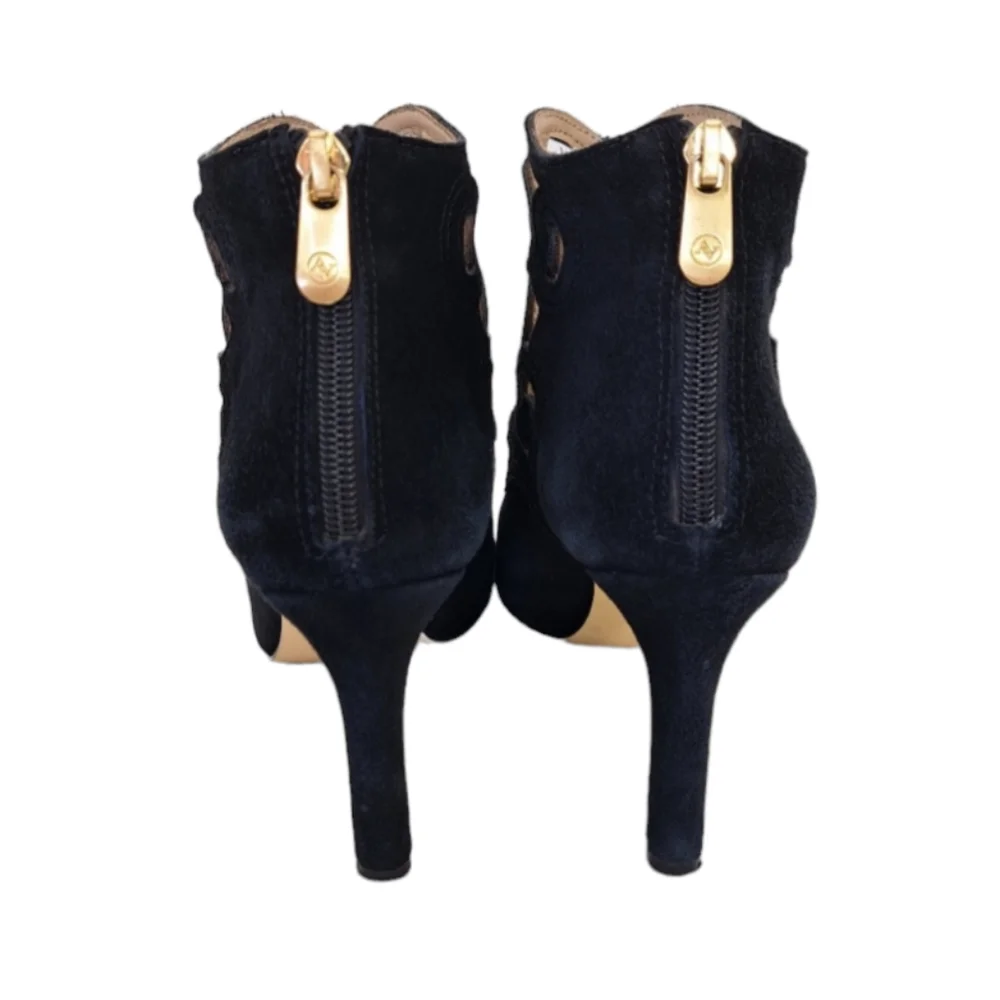 Adrienne Vittadini Nidia Women's Black Suede Leather Laser Cut Ankle Boots 7 - Picture 6 of 16